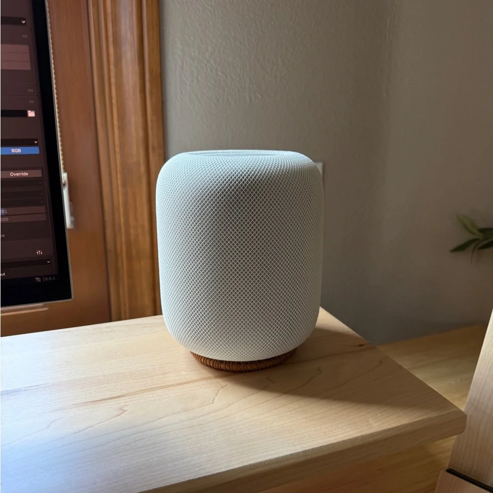 Apple HomePod Smart Speaker in White